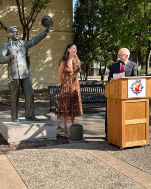 Sutton Foster Instagram - Amazing to visit and perform in Mason City, Iowa - Meredith Wilson’s ‘River City’! Thank you Mayor Bill Schickel for honoring me with the key to city! 

#masoncity #rivercity #iowa #meredithwillson #themusicman #themusicmanbroadway