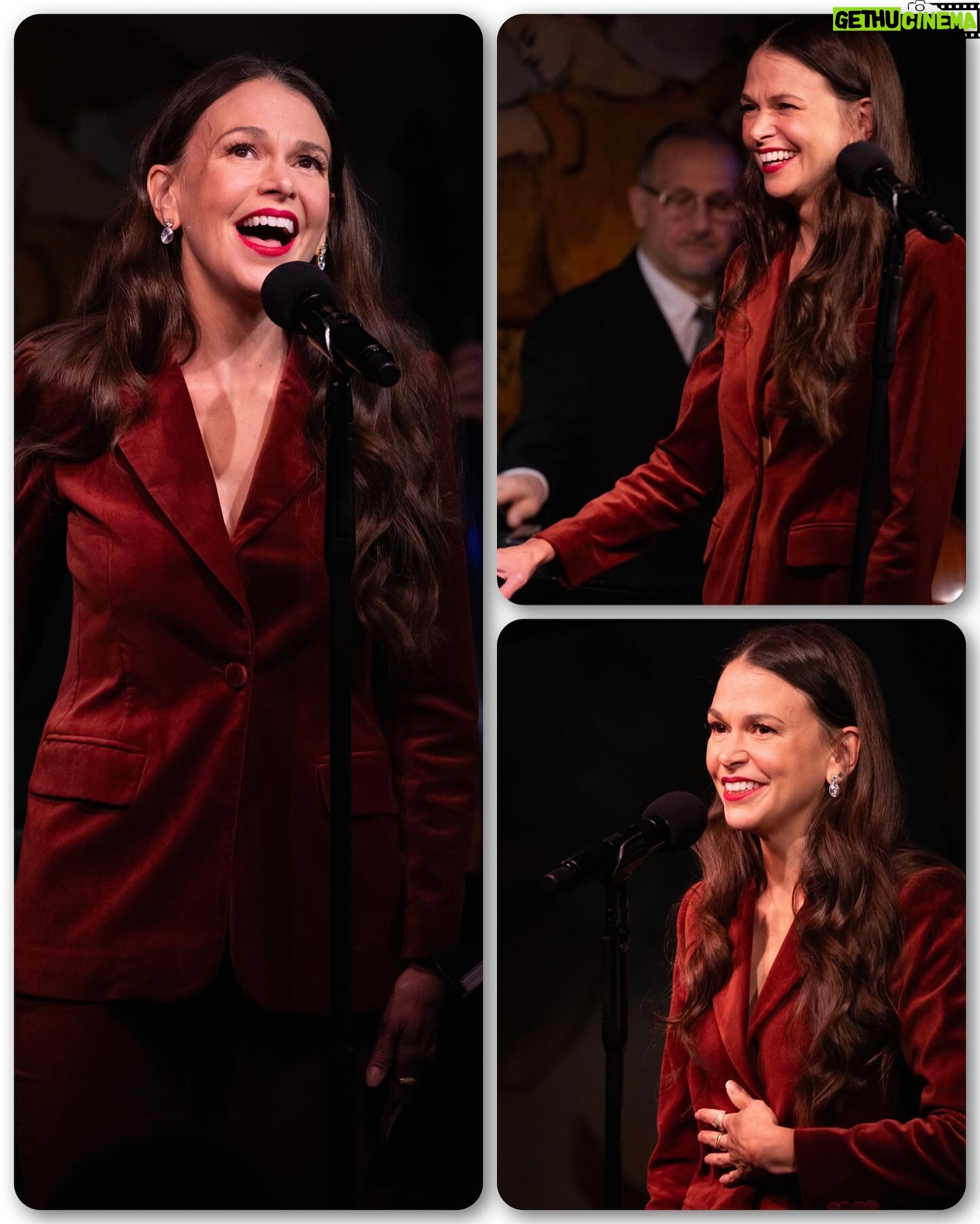 Sutton Foster Instagram - An amazing week at the Carlyle with these incredible musicians. Leo Huppert Sean McDaniel Michael Rafter ♥️ 📷 @davidandrako Style: @emilysanchezstyle Suit: @dereklam Makeup: @quinnmurphy Hair: @djquintero