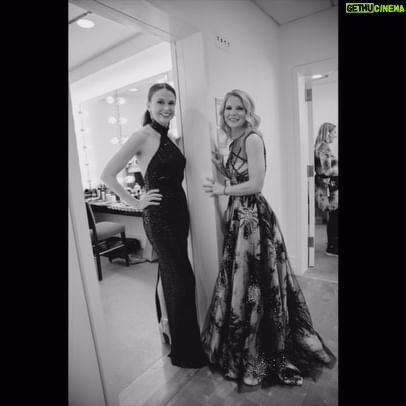 Sutton Foster Instagram - Carnegie with Kelli in One Minute! Photos: @jennyandersonphoto Vid: @tonebobb Style: @emilysanchezstyle Hair: @djquintero Makeup: @quinnmurphy #kelliohara #suttonfoster #carnegiehall #newyorkpops #stevenreineke #musicaltheatre #concertphotography #chums