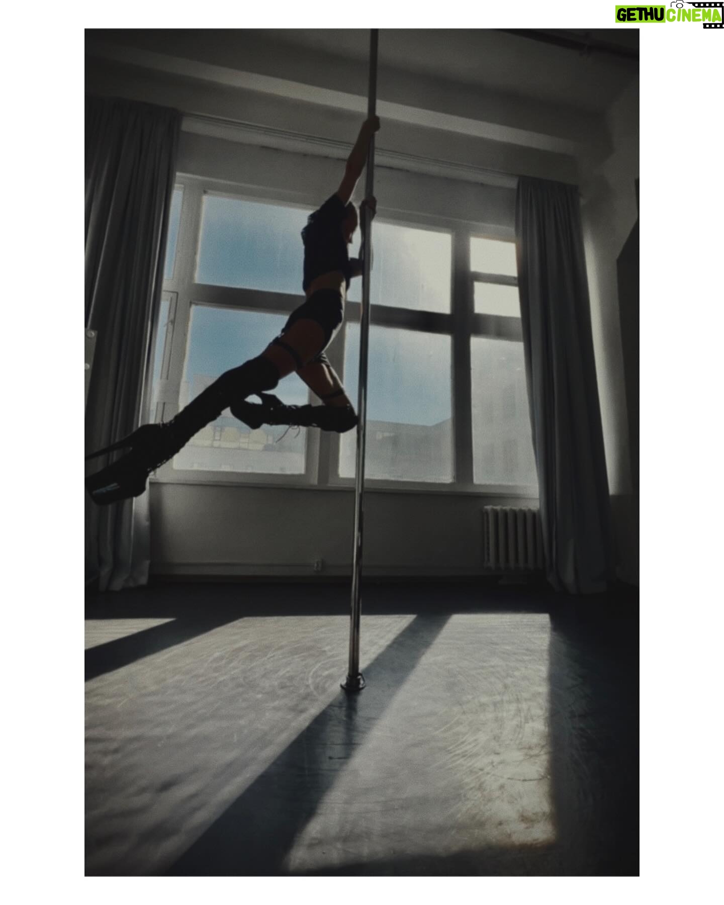 Svetlana Khodchenkova Instagram - …..🐾 @pole_ksu