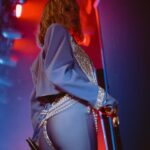 Svetlana Loboda Instagram - Скованно, Мы поддаемся тому, что внутри Рискованно, но светом льются с небес фонари. Подумай прежде чем уйти, пока мы одни, на пол пути... Foto by @khairovaphoto