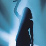Svetlana Loboda Instagram - Скованно, Мы поддаемся тому, что внутри Рискованно, но светом льются с небес фонари. Подумай прежде чем уйти, пока мы одни, на пол пути... Foto by @khairovaphoto