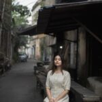 Swastika Dutta Instagram - তুমি এসো ধীরে…. হৃদয়ে রহো ॥ 🤍🍃 . . @ami_baundule . . #northkolkata #candids #streetphotography #mebeingme #lostandfound #lostandloved #moodshots #actress #tollywood #swastikadutta