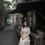 Swastika Dutta Instagram - তুমি এসো ধীরে…. হৃদয়ে রহো ॥ 🤍🍃 . . @ami_baundule . . #northkolkata #candids #streetphotography #mebeingme #lostandfound #lostandloved #moodshots #actress #tollywood #swastikadutta