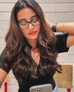 Swastika Dutta Instagram - bits and pieces 🩶🤓
.
.
.

#hii #smile #okaybye❤️