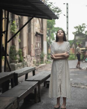 Swastika Dutta Instagram - তুমি এসো ধীরে…. হৃদয়ে রহো ॥ 🤍🍃
.
.
@ami_baundule 
.
.

#northkolkata #candids #streetphotography #mebeingme #lostandfound #lostandloved #moodshots #actress #tollywood #swastikadutta