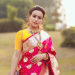 Swastima Khadka Instagram – Wrap it to rock it!! 😉
#bestfriendswedding 
.
Thank you @theinfiniteweddings @choosesunil for capturing these wonderful moments in no time. 

Beautiful jewelry by @ganapatijewellersnp hair by my favorite @hairartist.durga