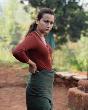 Swastima Khadka Instagram - दिमाग खराब हेर्नुभयो ? 
जो संग हेर्न मन छ वहालाई tag गर्नुस न है 🙏
📷 @keshab.photography