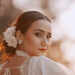 Swastima Khadka Instagram - Trying to get the best out of everything. #magicalsunset Thank you @santosh.chhantyal @kushaljoshi_ @theinfiniteweddings for this musical shot. 😍 Team: @khushbu.dangol @oodniboutique @nitchamaharjan @maskey.sakchhi @hairartist.durga @kajalnainaofficial