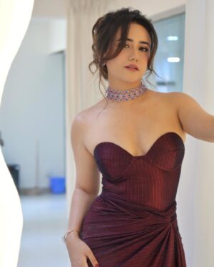 Swastima Khadka Instagram - #Basanta press meet 🦋

Team:
@siwangiofficial 
@sbd_nepal 
@shradha_maskey 
@hairstylist_rgm 
@ritu.chhantyal