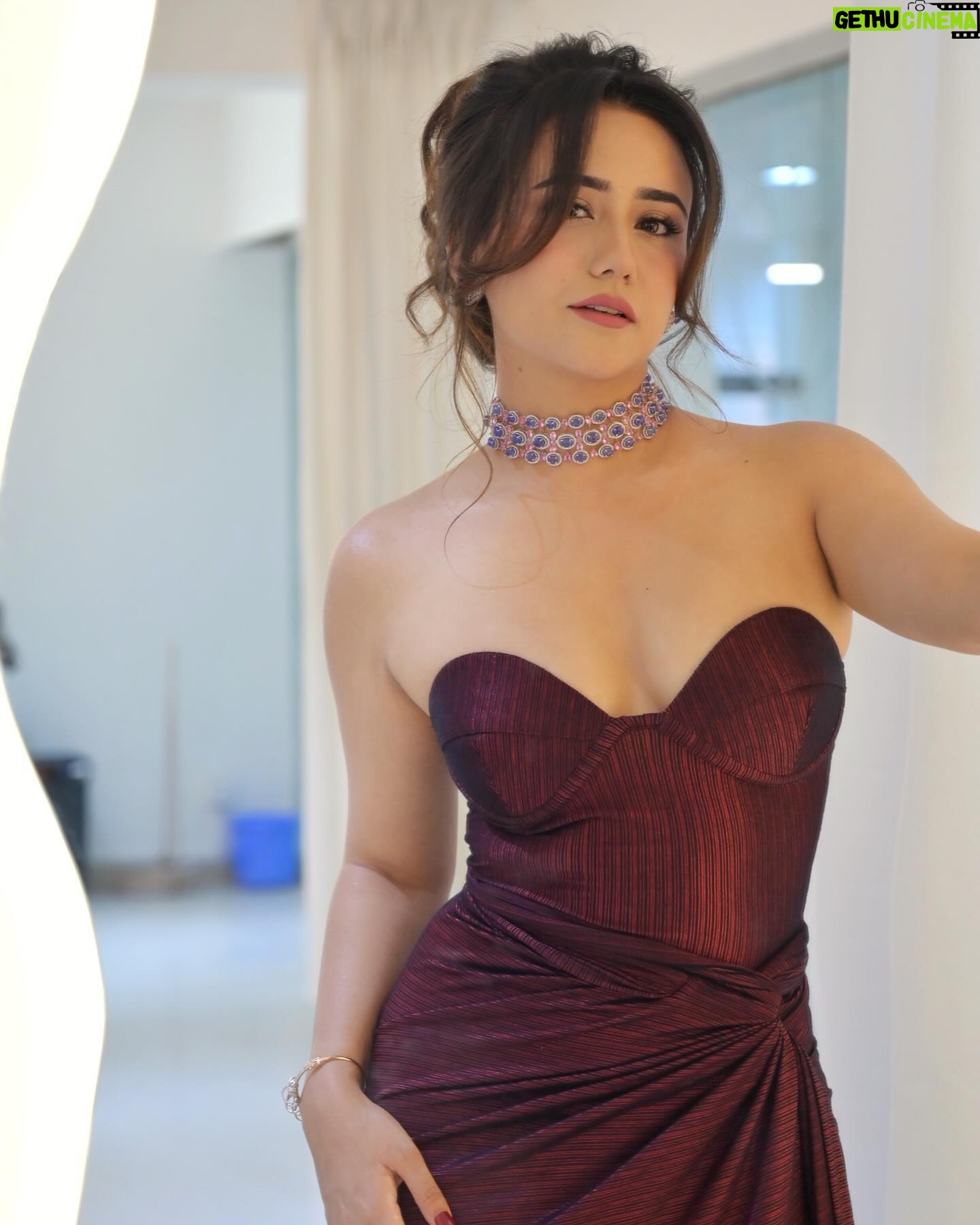Swastima Khadka - 30.6K Likes - #Basanta press meet 🦋
Team:
@siwangiofficial
@sbd_nepal
@shradha_maskey
@hairstylist_rgm
@ritu.chhantyal