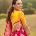 Swastima Khadka Instagram – Wrap it to rock it!! 😉
#bestfriendswedding 
.
Thank you @theinfiniteweddings @choosesunil for capturing these wonderful moments in no time. 

Beautiful jewelry by @ganapatijewellersnp hair by my favorite @hairartist.durga