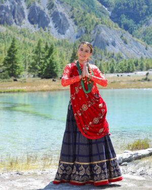 Swastima Khadka Instagram - Manang, you got my whole heart. Will come back soon. ❤️

At the launch of @manangwinery 🙏
Thank you @dipti_gurung_ for the lovely gurung Attire. 😘
#manang #gurungattire