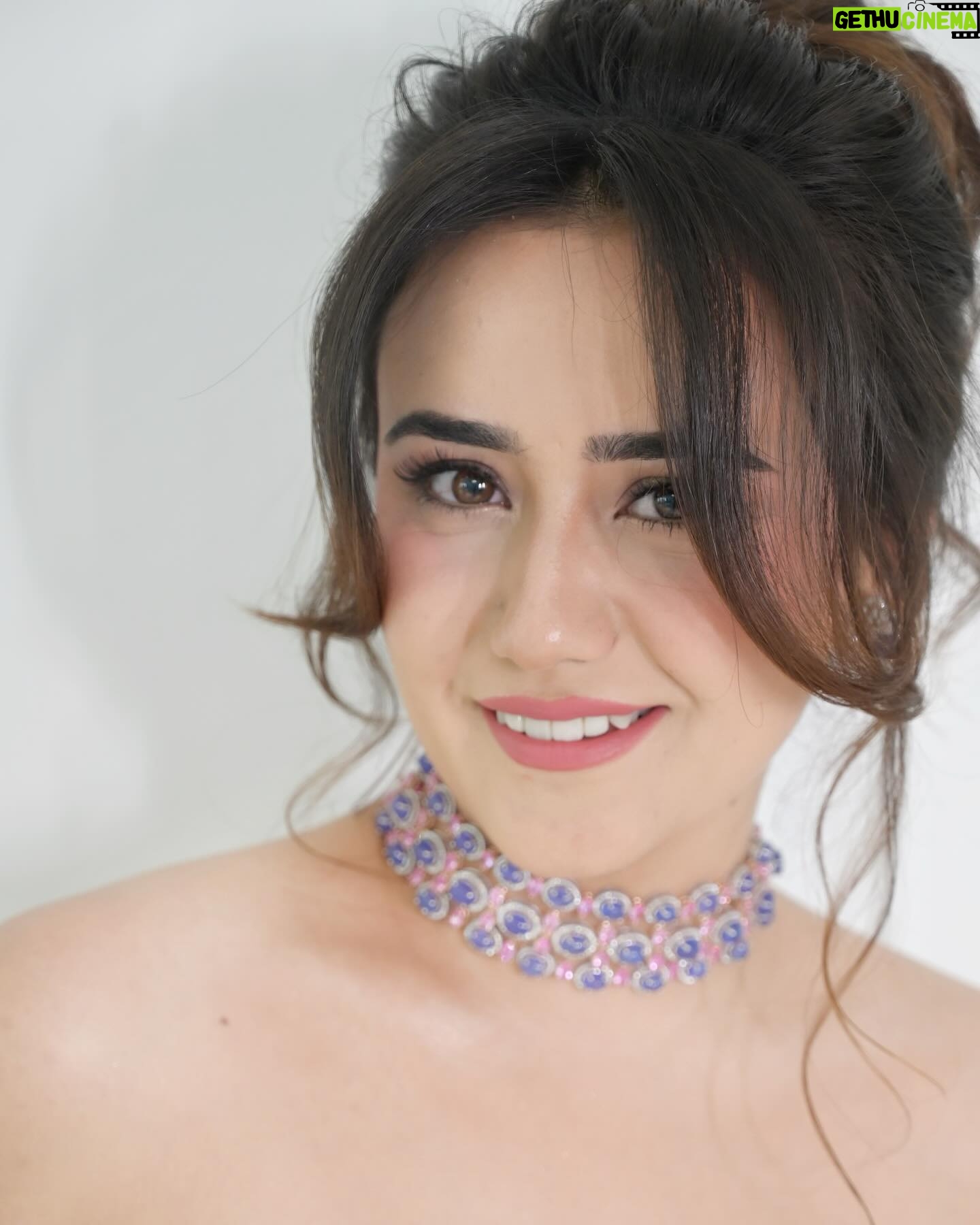 Swastima Khadka - 30.6K Likes - #Basanta press meet 🦋
Team:
@siwangiofficial
@sbd_nepal
@shradha_maskey
@hairstylist_rgm
@ritu.chhantyal