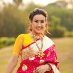 Swastima Khadka Instagram – Wrap it to rock it!! 😉
#bestfriendswedding 
.
Thank you @theinfiniteweddings @choosesunil for capturing these wonderful moments in no time. 

Beautiful jewelry by @ganapatijewellersnp hair by my favorite @hairartist.durga