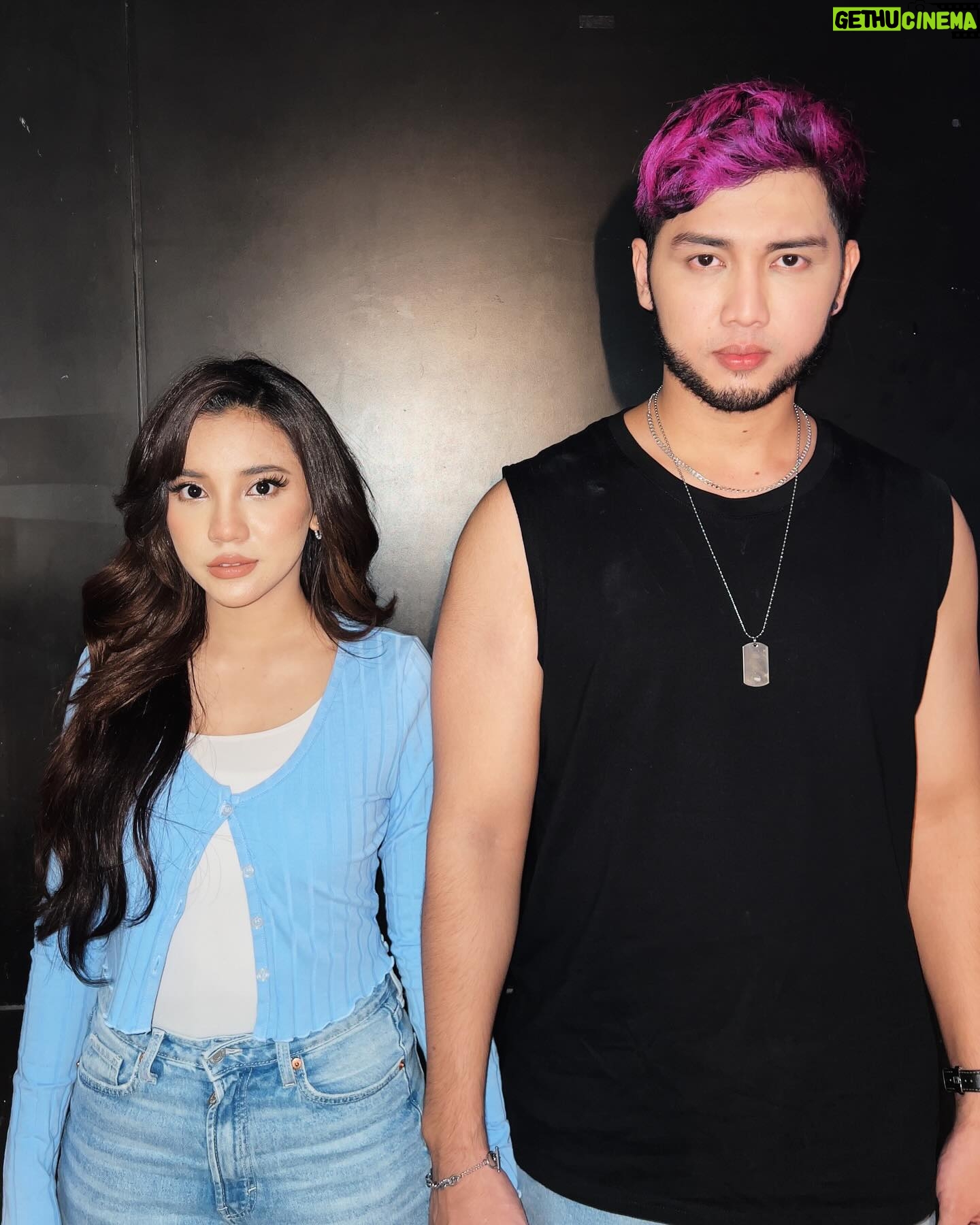 Sweet Qismina - 29.6K Likes - โSayang, I nak cuba bawak vibe lain dalam lagu solo Iโ
โSayang, I nak nampak nakal untuk character MV Iโ
โSayang, nak tak berlakon dalam MV I?โ
โSayang, awak tengok, okay ke MV I?โ
โSayang, I risau orang tak boleh accept lagu Iโ
Itu la dialog suami berbulan2 untuk dapatkan sesuatu yang dia buat. Kita ni jadi tulang belakang dia je. Finally Alhamdulillah syukur, keluar juga! And I AM SO PROUD OF HIM.
Keluar dari comfort zone. Try and error. Ikut citarasa sendiri. Semua dia curahkan dengan kerjasama @mikhailraiyan @mdewangga_music & team @crosshundred ๐๐ป
Congrats sayang ๐ฅนโค๏ธ
IZIN by Adam Lee is OUT now on all digital platforms.
P.S: Dalam Music Video tu kita ada ๐