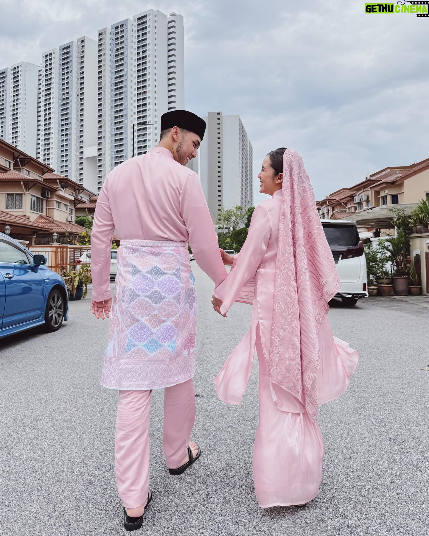 Sweet Qismina - 77.5K Likes - Selamat Hari Raya Aidilfitri, Tahun ni berdua lagi,
Moga2 tahun depan bertiga pulak ๐ #TeamPastelPink