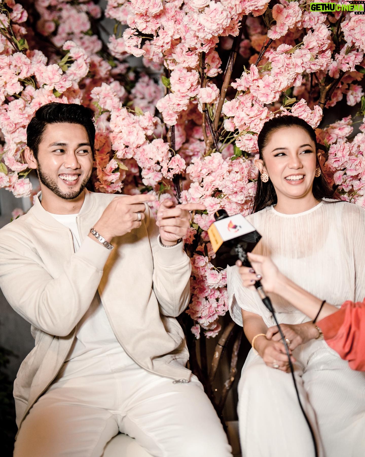 Sweet Qismina Instagram - Media Launching #CikMisi123 ๐ธ Honoured to be part of this team. Thank you media yang hadir. Thank you @arizgroup & @bambam_studios for choosing us as hero and heroin. A very lightweight romantic comedy. We had fun ๐ซถ๐ป Isnin - Jumaat, 6 petang di Astro Ria. ๐ธ : @myrulee