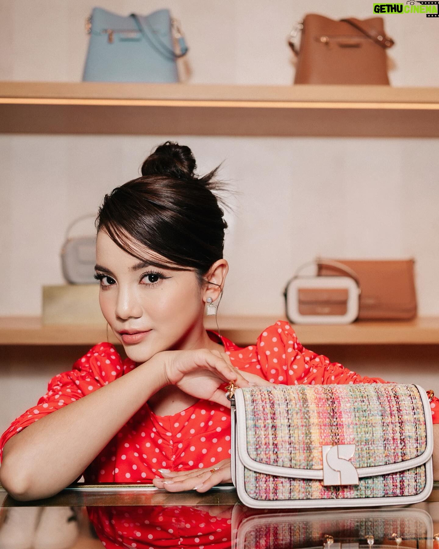 Sweet Qismina Instagram - Kate Spade Vibes ♠️✨ New store just open in TRX The Exchange, loving their new collections! 🫶🏻 @katespadeny @katespade_malaysia #katespadeny