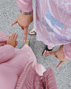 Sweet Qismina Instagram - Selamat Hari Raya Aidilfitri, Tahun ni berdua lagi,
Moga2 tahun depan bertiga pulak 💞 #TeamPastelPink