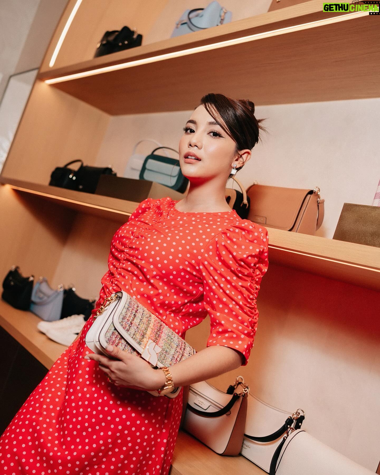 Sweet Qismina Instagram - Kate Spade Vibes ♠️✨ New store just open in TRX The Exchange, loving their new collections! 🫶🏻 @katespadeny @katespade_malaysia #katespadeny