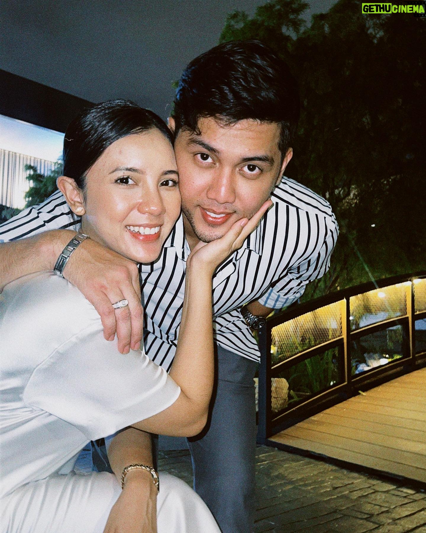 Sweet Qismina Instagram - Happy New Year everyone. May Allah blesses us all in 2024. Semoga semua azam kita tercapai, kalau masih tak capai, it’s okay, cuba tahun depan lagi ✨ And may Allah blesses our marriage too forever 🕊️