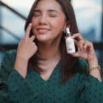 Sweet Qismina Instagram – Korang, Sweet punya Raya Glow masih cerah! ✨👀 Kalau korang belum tahu, ni lah my rahsia untuk mencapai kulit yang flawless and always camera-ready 😉 Panas-panas raya ni dan peluh peluh pun still kulit Sweet behave dengan baik! @mynanowhite #nanowhitemalaysia #nanowhitemy