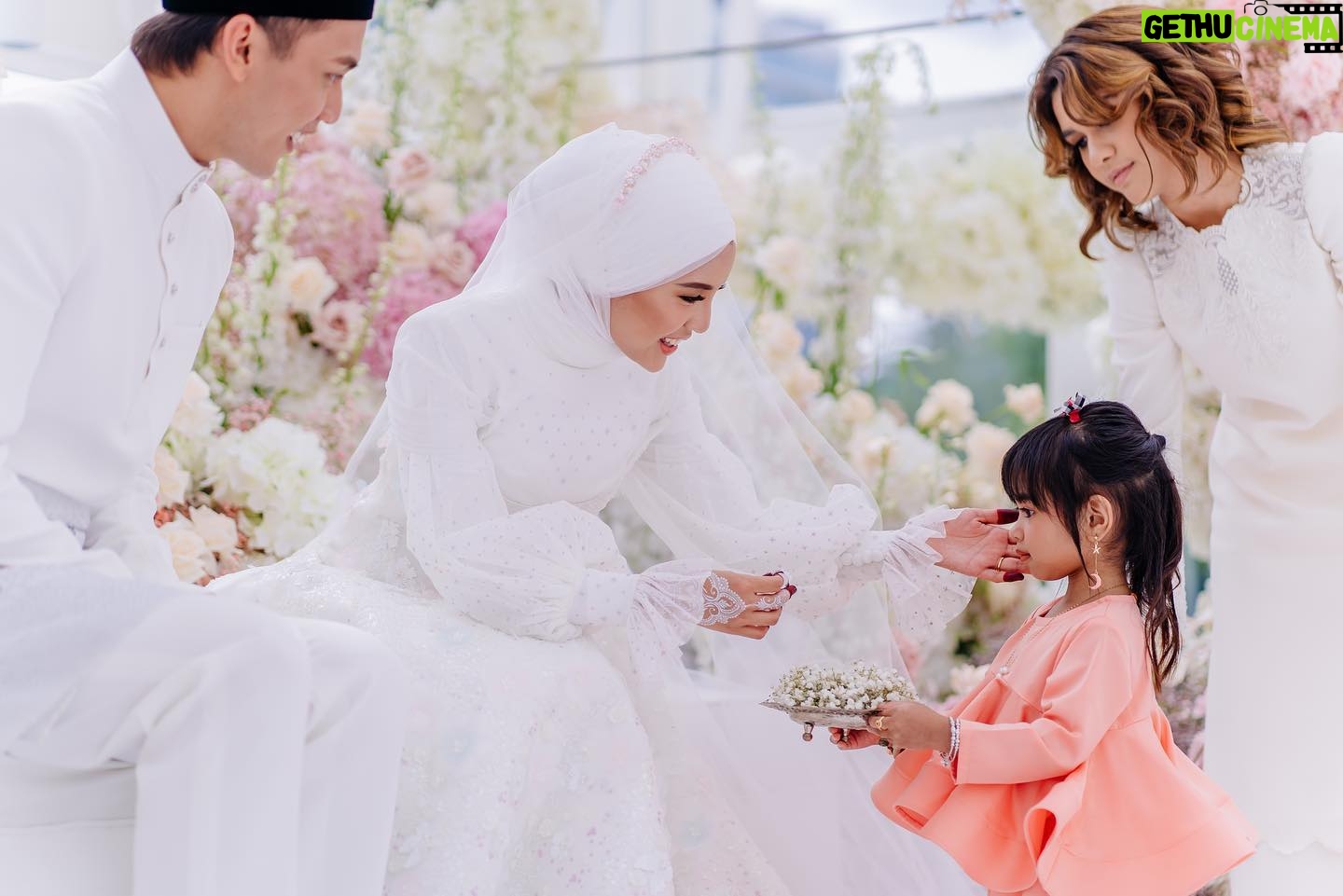 Sweet Qismina - 145.3K Likes - Nikah day moments part 2 ๐ธ
Just like how we imagined, a venue that has an all white base, full with blossom pink flowers & filled with our beautiful family members on our special day.
Tq @boathouse.my @flair.design for fulfilling our dreams ๐ธ
#TerciptaALSQ