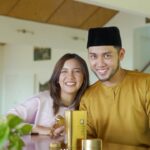 Sweet Qismina Instagram – Raya dah dekat dah, korang mesti dah settlekan Baju Raya & Kasut Raya kan? Tapi Wangian Raya dah ada ke belum? 👀

Untuk Raya tahun ni, Sweet hadiahkan Adam wangian ROMANO Grandiose 😍 Wangian yang woody dan ambery, sesuai sangat untuk lelaki macho & handsome macam suamiku 💕

#giftforher #giftforhim #KongsiBersama #perfumetok #perfumeviral #racuntiktok #fyp
 @romanomalaysia @enchanteurmy