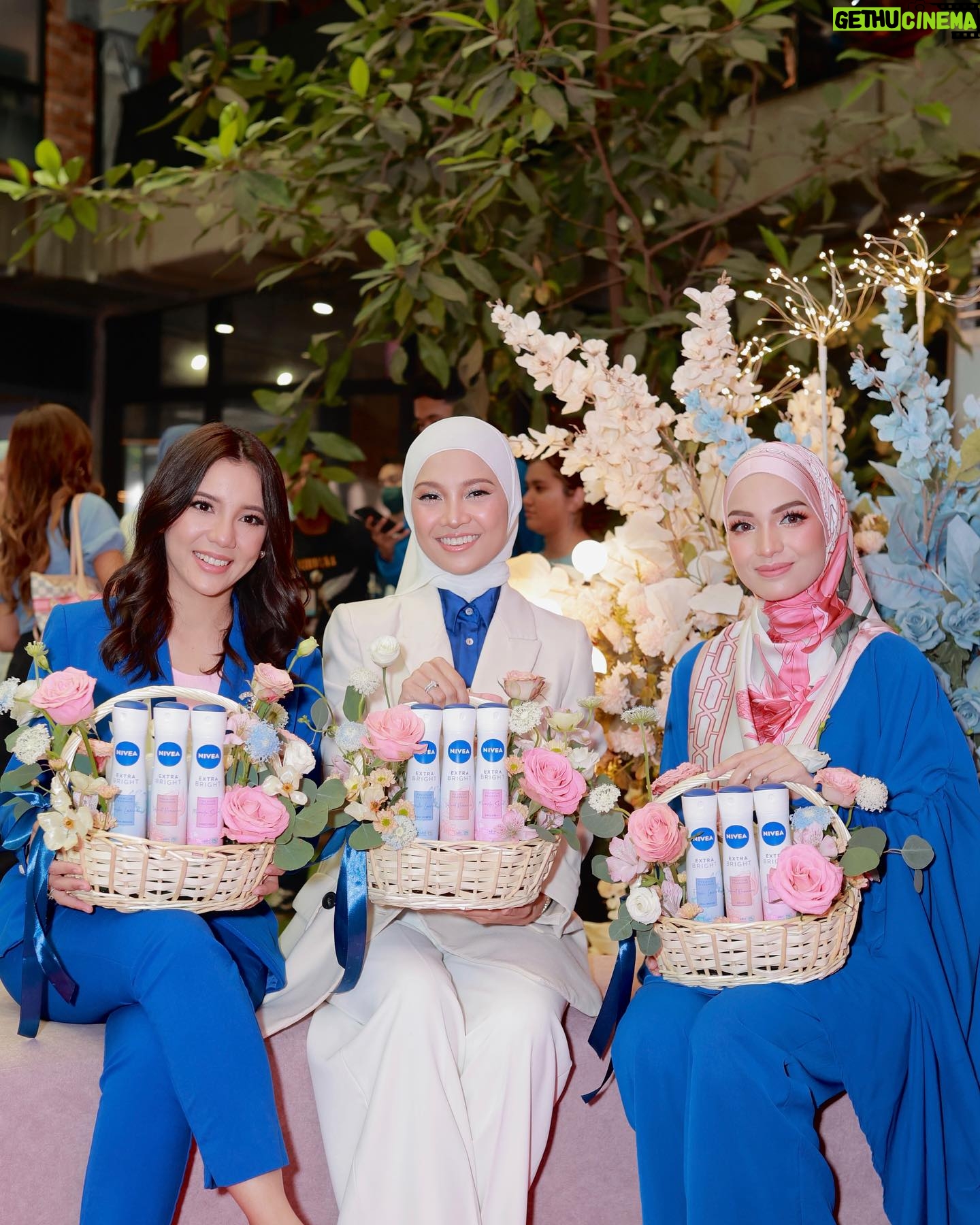 Sweet Qismina Instagram - Presenting Nivea’s New Extra Bright Premium Fragrance Deodorant in Miracle Sweet yesterday 🌸 The whole place bau fresh flowers ye. It felt so premium and luxury. Available now on @watsonsmy ! Thank you @mynivea 💙