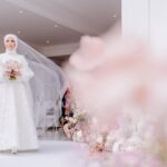 Sweet Qismina Instagram - Nikah day moments part 2 🌸 Just like how we imagined, a venue that has an all white base, full with blossom pink flowers & filled with our beautiful family members on our special day. Tq @boathouse.my @flair.design for fulfilling our dreams 🌸 #TerciptaALSQ