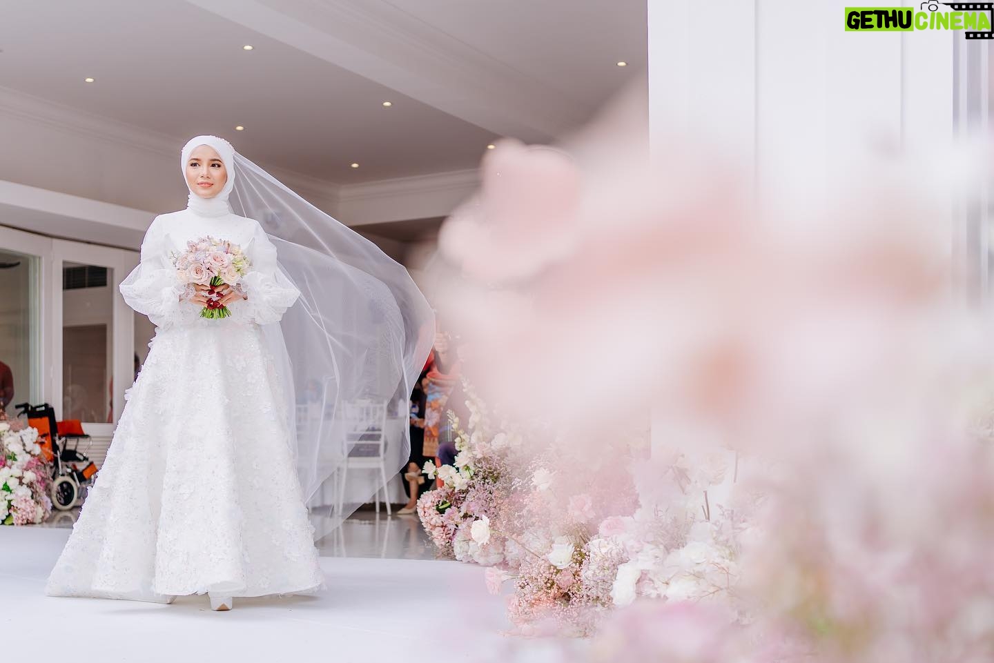 Sweet Qismina - 145.3K Likes - Nikah day moments part 2 ๐ธ
Just like how we imagined, a venue that has an all white base, full with blossom pink flowers & filled with our beautiful family members on our special day.
Tq @boathouse.my @flair.design for fulfilling our dreams ๐ธ
#TerciptaALSQ