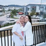 Sweet Qismina Instagram - Bismillahirrahmanirrahim, Macam mana eh nak start? Rasa bersyukur tak terhingga sangat ni 🥹 Bertahun2 cari rumah. Bertahun juga la tunggu nama lepas kat bank. Kenangan yang paling tak boleh sweet lupa rasanya 1 tahun tu mmg kehulur kehilir dengan mama pergi tengok show house ( thank you Mama for everything 🤍 ) Baik rumah baru atau rumah lama semua pergi tengok. Sampai rasanya banyak dah deposit kita keluarkan for booking. Tapi tu la, Allah kata bukan rezeki kan. Kita redha. Rumah ni pun, patutnya last year dapat kunci tapi Alhamdulillah, Allah dah tulis tahun 2024 tahun awak akan dapat kunci. Alhamdulillah sangat. Yang penting, Allah bagi rezeki untuk kami berdua betul2 waktu dah nak tunang. Rasanya niat tu penting kan? Still ingat bila we had a talk and I said “Sayang, sebelum kahwin jom kita make sure masing2 dapat beli asset dulu. Untuk keluarga. Let’s make this work together”. And see, WE DID IT SAYANG! AND WE DID IT TOO MAMA 🥹 Terima Kasih ya Allah atas pinjaman dunia ini 🕊️