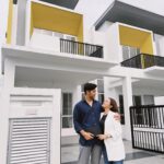 Sweet Qismina Instagram - Bismillahirrahmanirrahim, Macam mana eh nak start? Rasa bersyukur tak terhingga sangat ni 🥹 Bertahun2 cari rumah. Bertahun juga la tunggu nama lepas kat bank. Kenangan yang paling tak boleh sweet lupa rasanya 1 tahun tu mmg kehulur kehilir dengan mama pergi tengok show house ( thank you Mama for everything 🤍 ) Baik rumah baru atau rumah lama semua pergi tengok. Sampai rasanya banyak dah deposit kita keluarkan for booking. Tapi tu la, Allah kata bukan rezeki kan. Kita redha. Rumah ni pun, patutnya last year dapat kunci tapi Alhamdulillah, Allah dah tulis tahun 2024 tahun awak akan dapat kunci. Alhamdulillah sangat. Yang penting, Allah bagi rezeki untuk kami berdua betul2 waktu dah nak tunang. Rasanya niat tu penting kan? Still ingat bila we had a talk and I said “Sayang, sebelum kahwin jom kita make sure masing2 dapat beli asset dulu. Untuk keluarga. Let’s make this work together”. And see, WE DID IT SAYANG! AND WE DID IT TOO MAMA 🥹 Terima Kasih ya Allah atas pinjaman dunia ini 🕊️