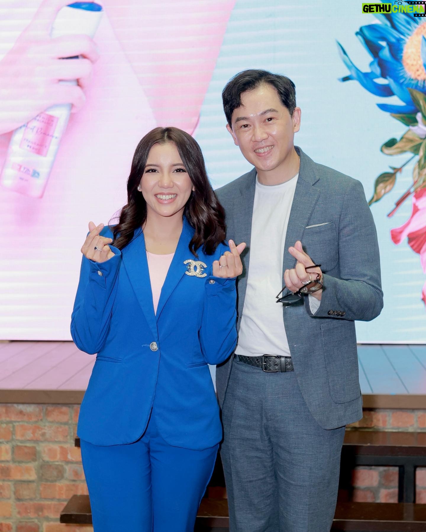 Sweet Qismina Instagram - Presenting Nivea’s New Extra Bright Premium Fragrance Deodorant in Miracle Sweet yesterday 🌸 The whole place bau fresh flowers ye. It felt so premium and luxury. Available now on @watsonsmy ! Thank you @mynivea 💙