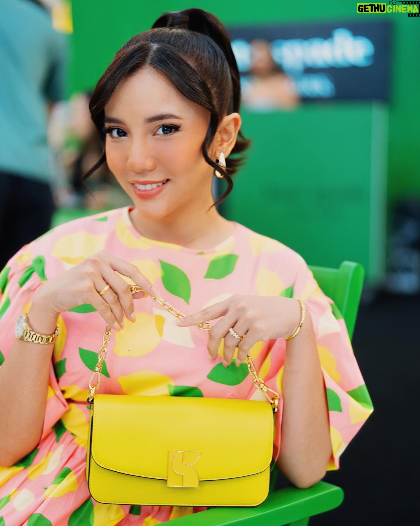 Sweet Qismina Instagram - A bold and vibrant afternoon with @katespadeny's new The Dakota Collection π©·ππ Korang kena checkout this new collection dekat #KateSpadeGreen Pop-Up, happening now until 27 August at Pavilion KL. @katespade_malaysia #KateSpadeNewYork #KateSapdeNYDakota
