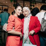 Sweet Qismina Instagram - Some moments with friends, fans, and Global Celebrity @fforce_ ♠️✨ @katespadeny @katespade_malaysia #katespadeny