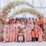 Sweet Qismina Instagram - Nikah day moments part 2 🌸 Just like how we imagined, a venue that has an all white base, full with blossom pink flowers & filled with our beautiful family members on our special day. Tq @boathouse.my @flair.design for fulfilling our dreams 🌸 #TerciptaALSQ