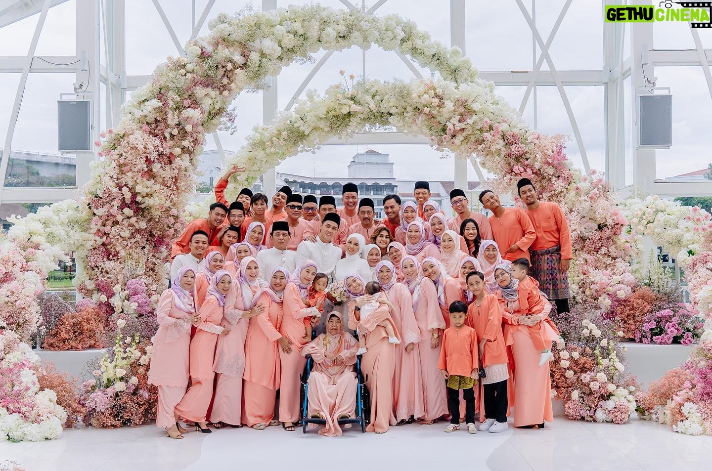 Sweet Qismina - 145.3K Likes - Nikah day moments part 2 ๐ธ
Just like how we imagined, a venue that has an all white base, full with blossom pink flowers & filled with our beautiful family members on our special day.
Tq @boathouse.my @flair.design for fulfilling our dreams ๐ธ
#TerciptaALSQ