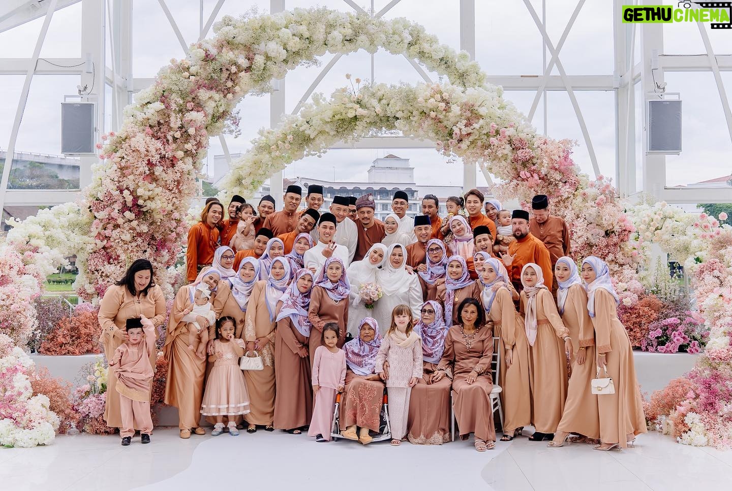 Sweet Qismina - 145.3K Likes - Nikah day moments part 2 ๐ธ
Just like how we imagined, a venue that has an all white base, full with blossom pink flowers & filled with our beautiful family members on our special day.
Tq @boathouse.my @flair.design for fulfilling our dreams ๐ธ
#TerciptaALSQ