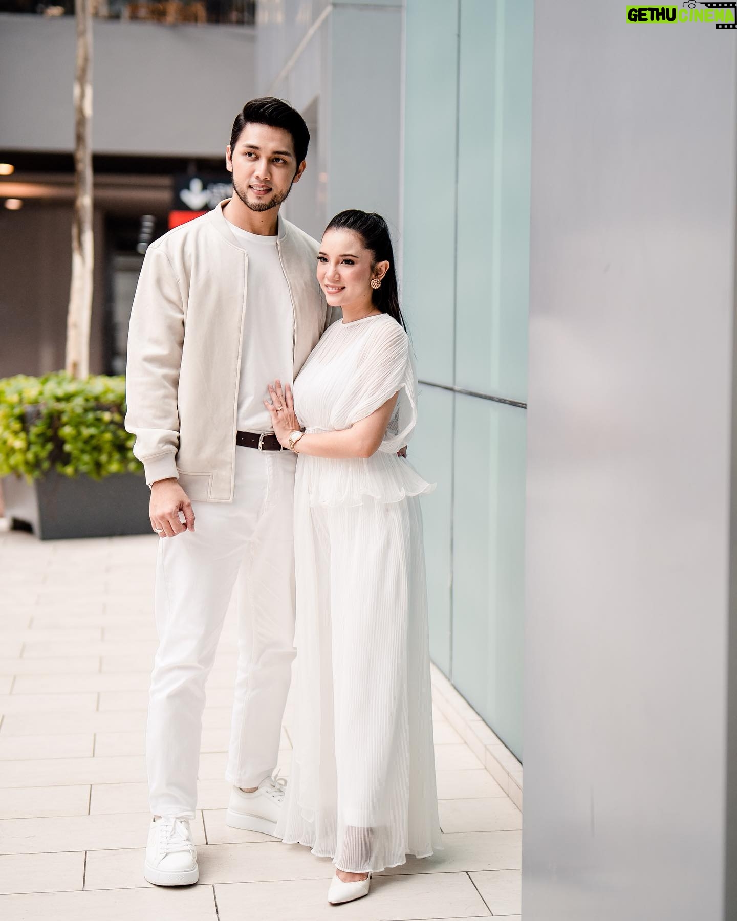 Sweet Qismina Instagram - Media Launching #CikMisi123 ๐ธ Honoured to be part of this team. Thank you media yang hadir. Thank you @arizgroup & @bambam_studios for choosing us as hero and heroin. A very lightweight romantic comedy. We had fun ๐ซถ๐ป Isnin - Jumaat, 6 petang di Astro Ria. ๐ธ : @myrulee