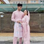 Sweet Qismina Instagram – Selamat Hari Raya Aidilfitri, Tahun ni berdua lagi,
Moga2 tahun depan bertiga pulak 💞 #TeamPastelPink