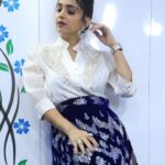 Swetha Changappa Instagram - Well this is how I got ready for my chota champion show finale ❤️🧿 simple yet sooo classy ❤️just loved my look for this grand event.❤️ Make up:- my ever favourite @keerthiram28 Jewellery:- @velvetboxby thank you for your beautiful jewelry for most of my outfits ❤️ Outfit:- @dharaatelier Hairstyle:- @makeoverwithshashi_nag Assistant:- @vinoda__890 Photography:- @b_h_a_r_a_t_h_photography