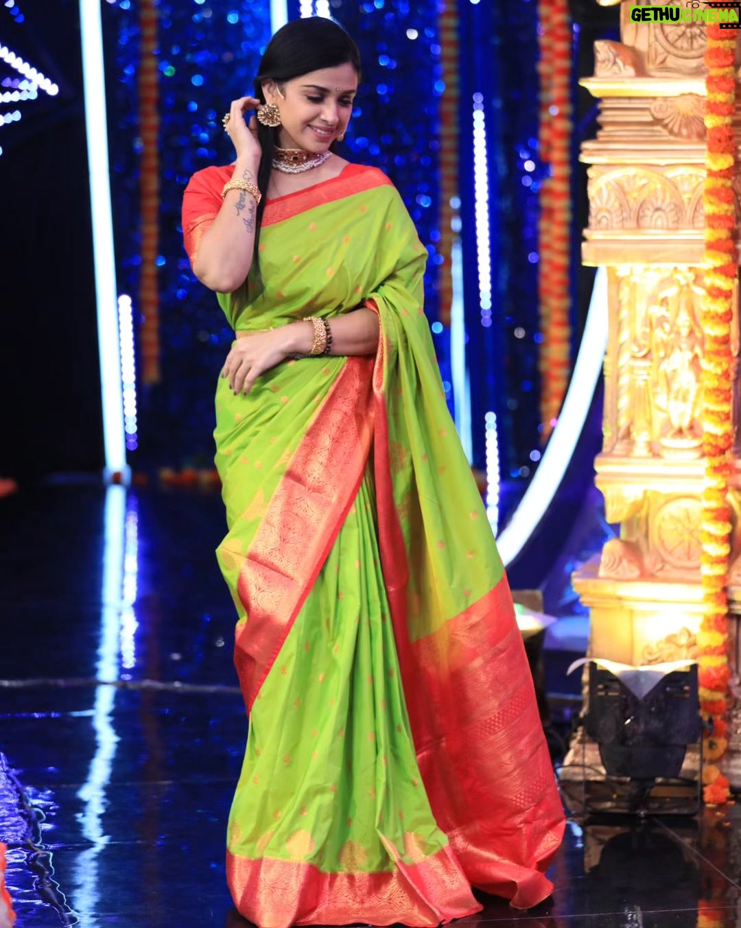 Swetha Changappa Instagram - Elegance never goes out of style.❤️ My love for saree continuessssss❤️ Make up :- @keerthiram28 Hairstyle :- @rashmitha_glamourholic Jewellery:- @velvetboxby Blouse stiched by :- @yukthi_designs Saree:- @ramrajcottonofficial Assistant:- @vinoda__890 Photography:- @b_h_a_r_a_t_h_photography