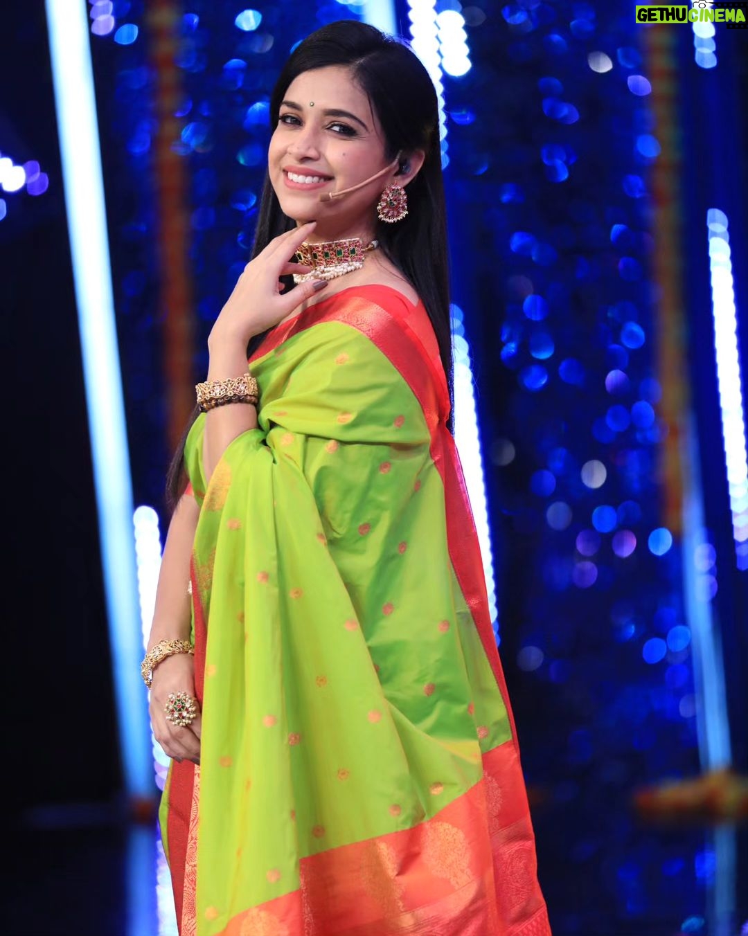 Swetha Changappa Instagram - Elegance never goes out of style.❤️ My love for saree continuessssss❤️ Make up :- @keerthiram28 Hairstyle :- @rashmitha_glamourholic Jewellery:- @velvetboxby Blouse stiched by :- @yukthi_designs Saree:- @ramrajcottonofficial Assistant:- @vinoda__890 Photography:- @b_h_a_r_a_t_h_photography