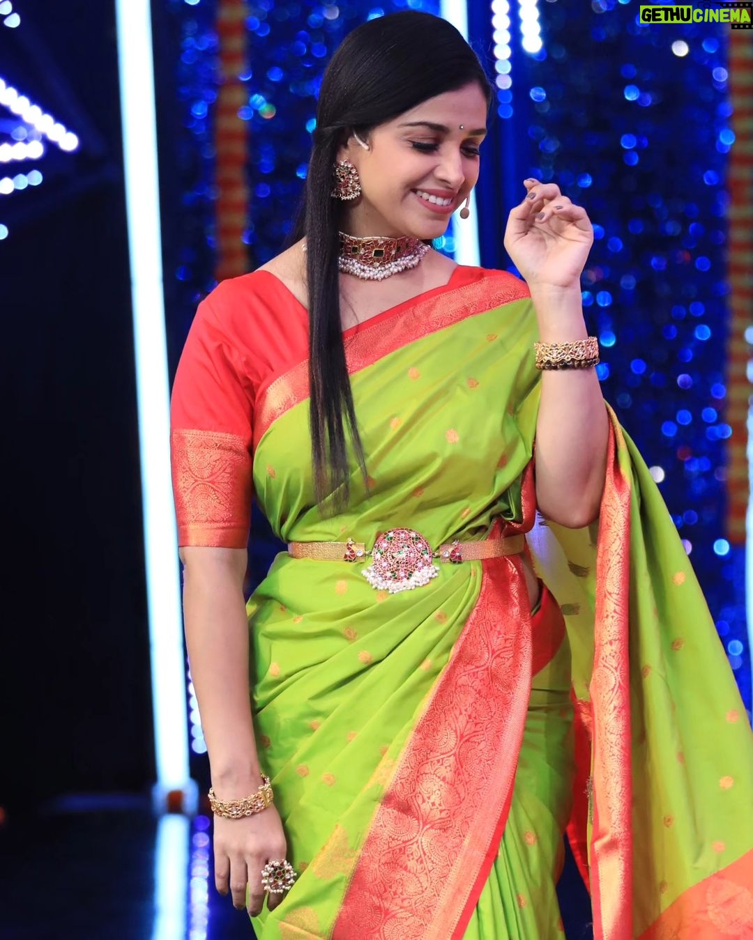 Swetha Changappa Instagram - Elegance never goes out of style.❤️ My love for saree continuessssss❤️ Make up :- @keerthiram28 Hairstyle :- @rashmitha_glamourholic Jewellery:- @velvetboxby Blouse stiched by :- @yukthi_designs Saree:- @ramrajcottonofficial Assistant:- @vinoda__890 Photography:- @b_h_a_r_a_t_h_photography