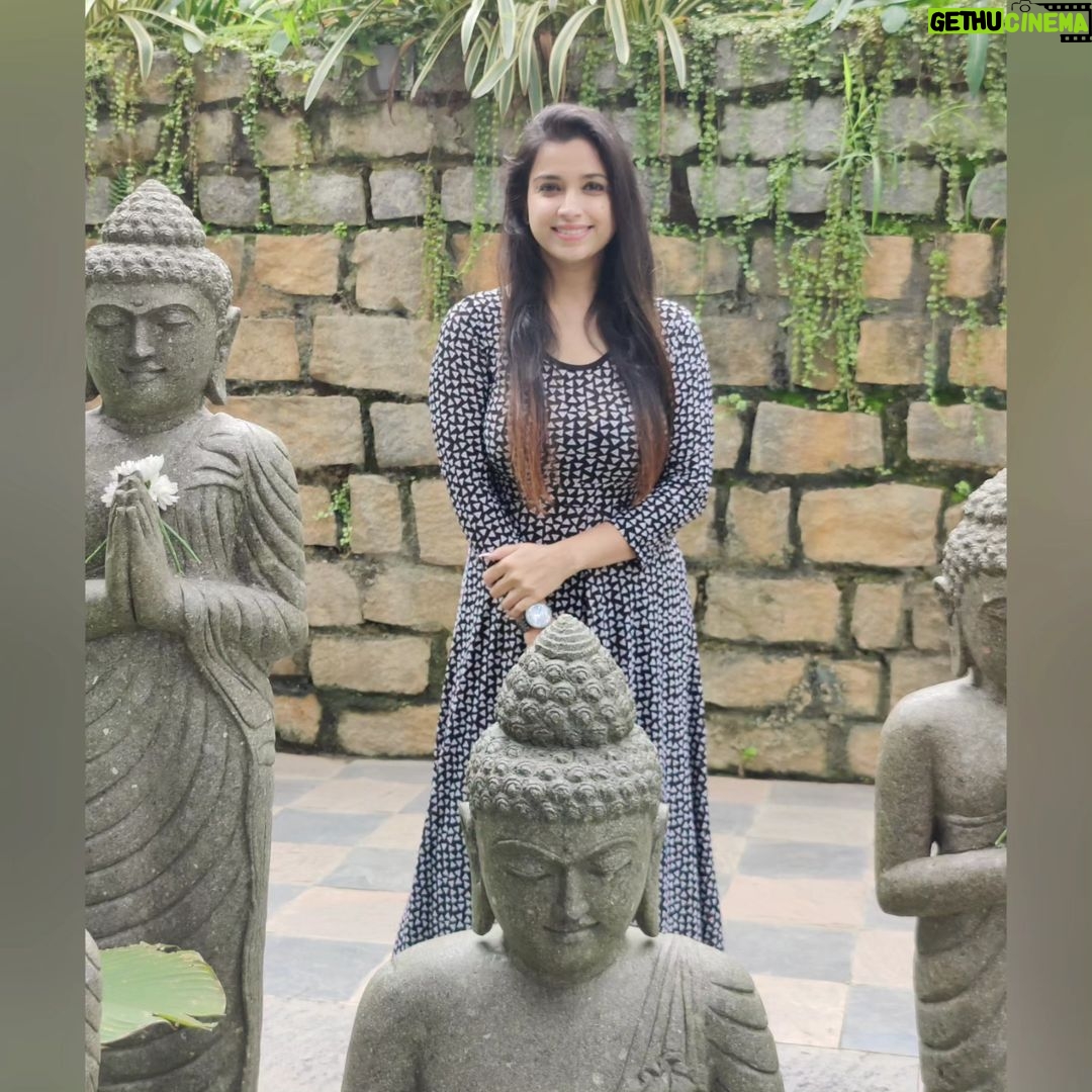 Swetha Changappa Instagram - “Set peace of mind as your highest goal, and organize your life around it.”❤️🧿 Hello my Instagram family... Hope all of you are doing well.. Do take care of yourselves. Much love to you all❤️