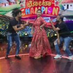 Swetha Changappa Instagram – HD ಪಿಚ್ಚರ್ ನೋಡಿ ಆಯ್ತಾ ನಿಮ್ ಹಾರ್ಟೂ ಪಂಕ್ಚರ್..!
#ChotaChampion #AjjiManeVishesha #ZKReel #ZeeOnTheGoReels #ZeeKannada #BayasidaBaagiluTegeyona