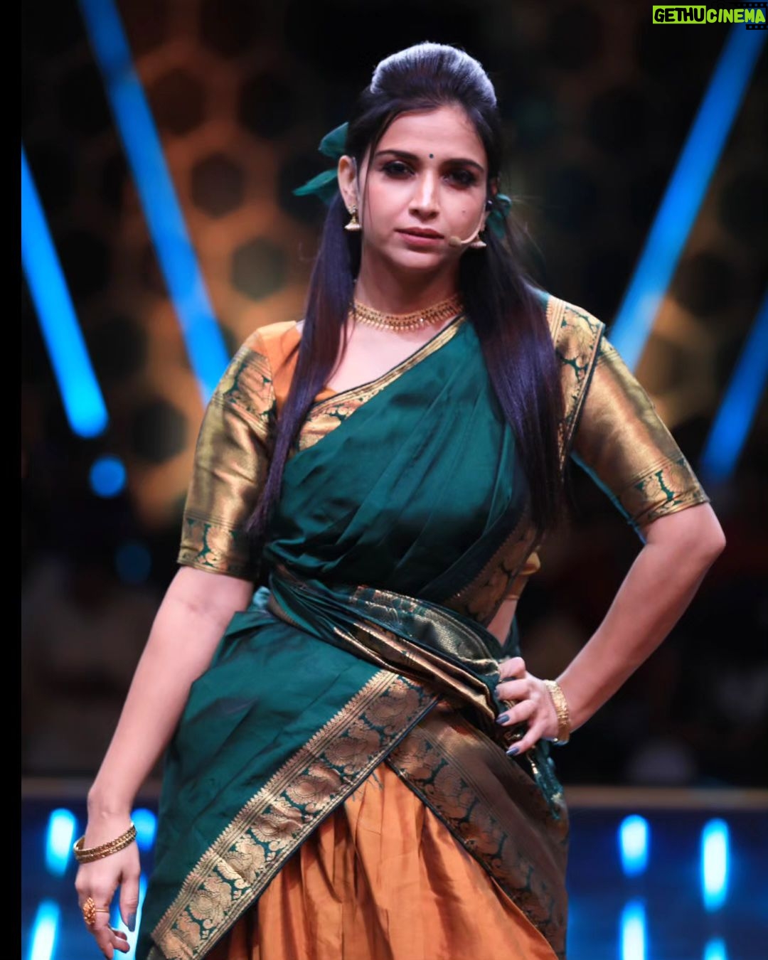 Swetha Changappa Instagram - ಹಳ್ಳಿಯ ಬೆಡಗಿ❤️🧿😍 ಲಂಗ ದಾವಣಿ ನನಗೆ ಚೆನ್ನಾಗಿ ಕಾಣುತ್ತೆ ಅಲ್ವಾ??? Make up:- @keerthiram28 Hair:- @rashmitha_glamourholic Outfit & jewellery@rktopknotchstudio Assistant:- @vinod_b_890 Photography:- @b_h_a_r_a_t_h_photography