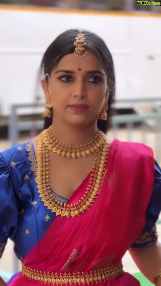 Swetha Changappa Instagram - Shoot dairies 🧿❤️ I fall in love with my work everytime 🧿❤️ Work is Worship 🧿❤️ Make up:- @keerthiram28 Hair:- @rashmitha_glamourholic Outfit @rktopknotchstudio Jewellery:- @velvetboxby Assistant:- @vinod_b_890 Photography:- @b_h_a_r_a_t_h_photogra